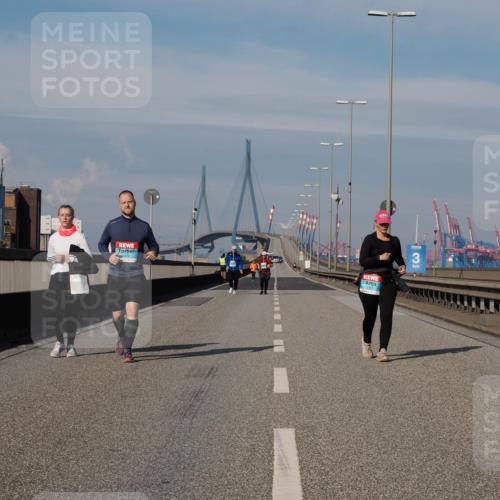 03.10.2025 - Köhlbrandbrückenlauf Fabian Wolf http://msf.ph/oto/9089703 03.10.2025 10:25:15 Position 3 3 meine-sportfotos.de