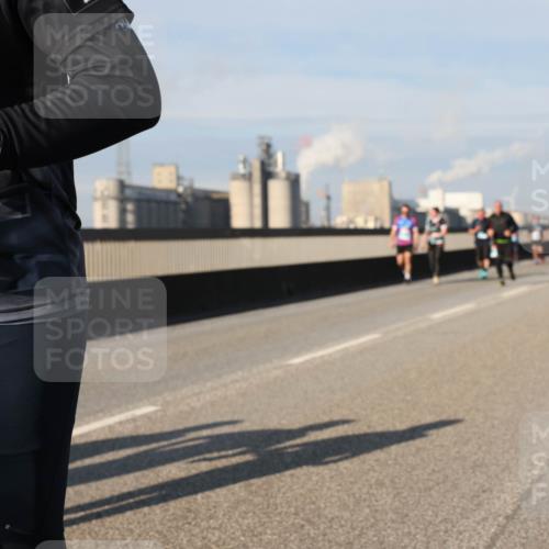 03.10.2025 - Köhlbrandbrückenlauf Lena Gebhardt http://msf.ph/oto/9089711 03.10.2025 10:07:14 Position 2  meine-sportfotos.de