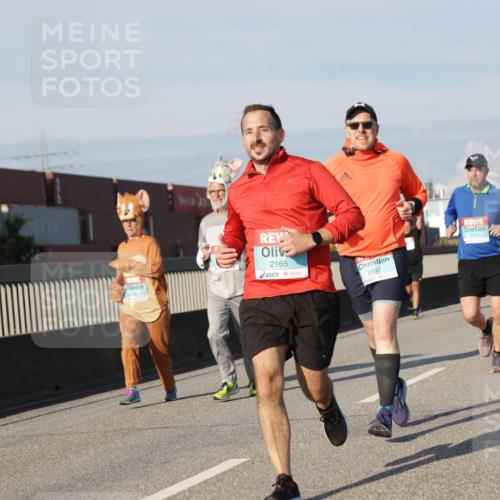 03.10.2025 - Köhlbrandbrückenlauf Jannik Wohlers http://msf.ph/oto/9089714 03.10.2025 09:58:40 Position 3 2165, 2007, 1510 meine-sportfotos.de