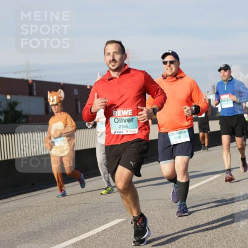 03.10.2025 - Köhlbrandbrückenlauf Jannik Wohlers http://msf.ph/oto/9089728 03.10.2025 09:58:41 Position 3 2165, 2007 meine-sportfotos.de