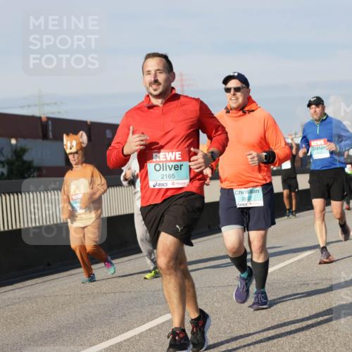 03.10.2025 - Köhlbrandbrückenlauf Jannik Wohlers http://msf.ph/oto/9089731 03.10.2025 09:58:41 Position 3 2165, 2007, 1510 meine-sportfotos.de