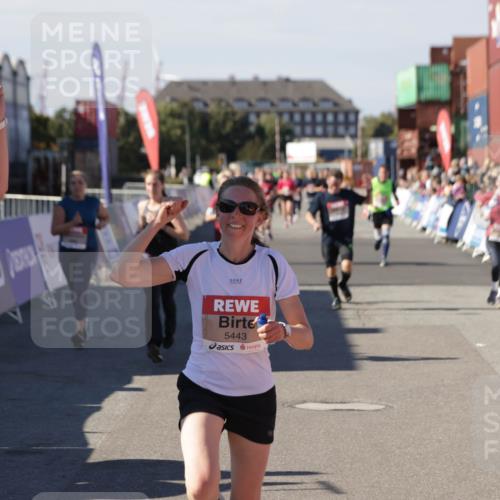 03.10.2025 - Köhlbrandbrückenlauf Jannik Wohlers http://msf.ph/oto/9089732 03.10.2025 13:19:24 Ziel 4593, 4690, 4691, 4725, 4828, 4971, 4996, 5009, 5405, 5443, 5451, 5578, 5853, 6057, 6225, 6226, 6230, 6576, 6753 meine-sportfotos.de