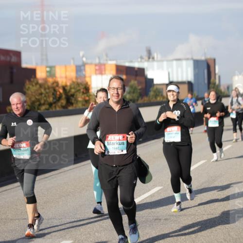 03.10.2025 - Köhlbrandbrückenlauf Jannik Wohlers http://msf.ph/oto/9089744 03.10.2025 10:09:51 Position 3 3129, 1942, 2922 meine-sportfotos.de