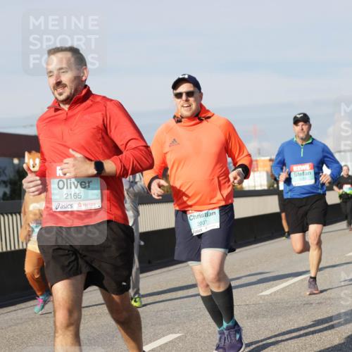 03.10.2025 - Köhlbrandbrückenlauf Jannik Wohlers http://msf.ph/oto/9089750 03.10.2025 09:58:41 Position 3 2165, 2007, 1510 meine-sportfotos.de