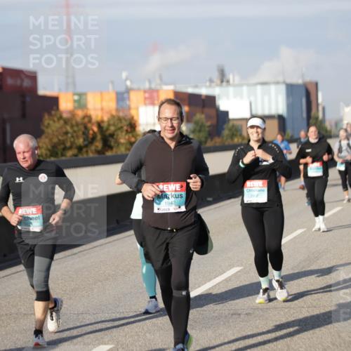 03.10.2025 - Köhlbrandbrückenlauf Jannik Wohlers http://msf.ph/oto/9089755 03.10.2025 10:09:51 Position 3 1942, 2922 meine-sportfotos.de