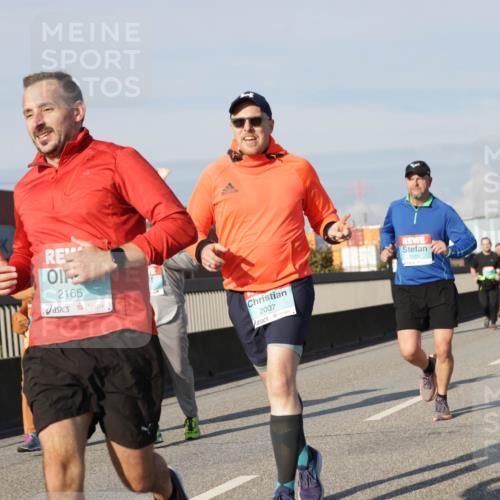 03.10.2025 - Köhlbrandbrückenlauf Jannik Wohlers http://msf.ph/oto/9089757 03.10.2025 09:58:41 Position 3 2165, 2007, 1510 meine-sportfotos.de