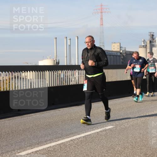 03.10.2025 - Köhlbrandbrückenlauf Lena Gebhardt http://msf.ph/oto/9089760 03.10.2025 10:07:21 Position 2 2534 meine-sportfotos.de