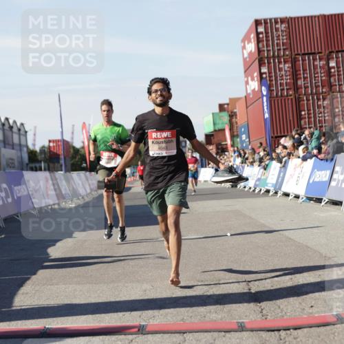 03.10.2025 - Köhlbrandbrückenlauf Jannik Wohlers http://msf.ph/oto/9089764 03.10.2025 12:53:41 Ziel 4043, 4155, 6085, 6624 meine-sportfotos.de