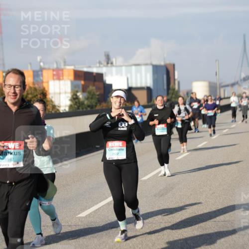 03.10.2025 - Köhlbrandbrückenlauf Jannik Wohlers http://msf.ph/oto/9089771 03.10.2025 10:09:52 Position 3 1942, 2922 meine-sportfotos.de