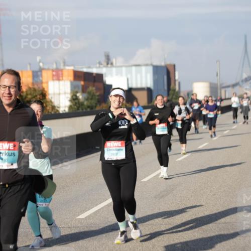 03.10.2025 - Köhlbrandbrückenlauf Jannik Wohlers http://msf.ph/oto/9089774 03.10.2025 10:09:52 Position 3 1942, 2177, 2922 meine-sportfotos.de