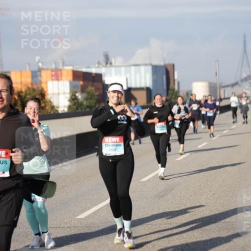 03.10.2025 - Köhlbrandbrückenlauf Jannik Wohlers http://msf.ph/oto/9089778 03.10.2025 10:09:52 Position 3 1942, 2922 meine-sportfotos.de