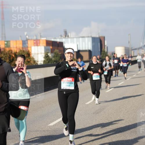 03.10.2025 - Köhlbrandbrückenlauf Jannik Wohlers http://msf.ph/oto/9089799 03.10.2025 10:09:52 Position 3 1942, 2922 meine-sportfotos.de