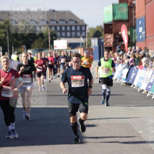 03.10.2025 - Köhlbrandbrückenlauf Jannik Wohlers http://msf.ph/oto/9089800 03.10.2025 13:19:26 Ziel 4593, 4691, 4725, 4828, 4971, 4996, 5009, 5405, 5443, 5451, 5578, 5853, 6057, 6225, 6226, 6230, 6576, 6753, 6776 meine-sportfotos.de