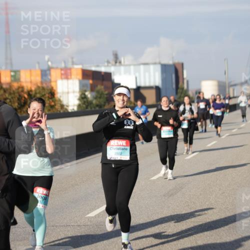 03.10.2025 - Köhlbrandbrückenlauf Jannik Wohlers http://msf.ph/oto/9089803 03.10.2025 10:09:52 Position 3 1942, 2177, 2922 meine-sportfotos.de