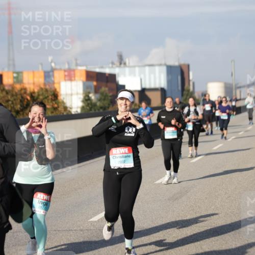 03.10.2025 - Köhlbrandbrückenlauf Jannik Wohlers http://msf.ph/oto/9089809 03.10.2025 10:09:52 Position 3 1942, 2177, 2922 meine-sportfotos.de