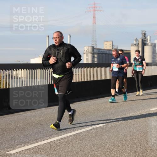 03.10.2025 - Köhlbrandbrückenlauf Lena Gebhardt http://msf.ph/oto/9089811 03.10.2025 10:07:21 Position 2  meine-sportfotos.de