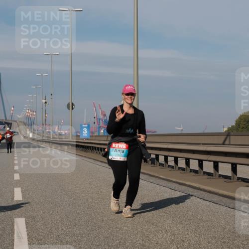 03.10.2025 - Köhlbrandbrückenlauf Fabian Wolf http://msf.ph/oto/9089820 03.10.2025 10:25:19 Position 3 3, 2367 meine-sportfotos.de