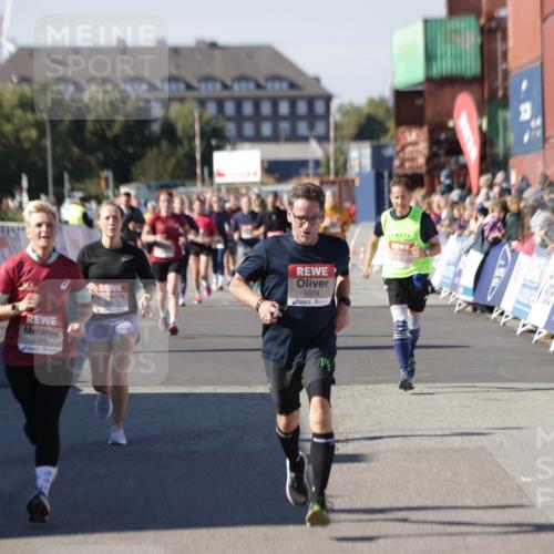 03.10.2025 - Köhlbrandbrückenlauf Jannik Wohlers http://msf.ph/oto/9089826 03.10.2025 13:19:26 Ziel 4593, 4691, 4725, 4828, 4971, 4996, 5009, 5405, 5443, 5451, 5578, 5853, 6057, 6225, 6226, 6230, 6576, 6753, 6776 meine-sportfotos.de