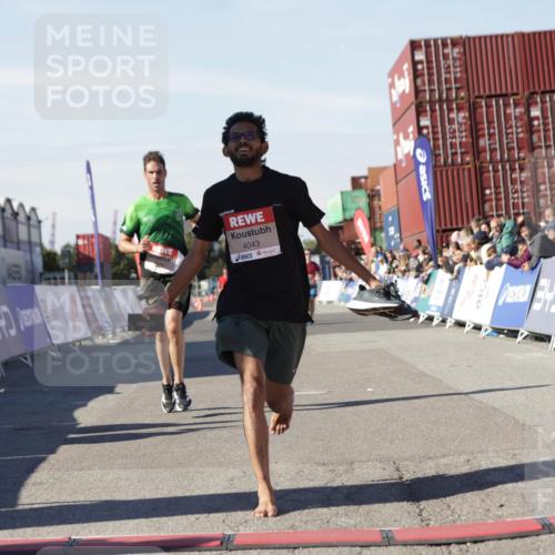 03.10.2025 - Köhlbrandbrückenlauf Jannik Wohlers http://msf.ph/oto/9089833 03.10.2025 12:53:41 Ziel 4043, 4155, 6085, 6624 meine-sportfotos.de