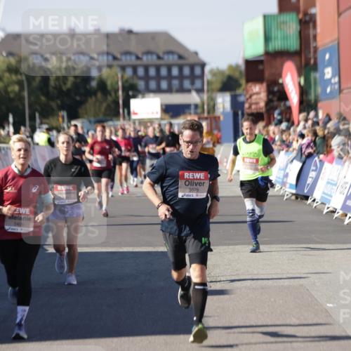 03.10.2025 - Köhlbrandbrückenlauf Jannik Wohlers http://msf.ph/oto/9089836 03.10.2025 13:19:26 Ziel 4593, 4691, 4725, 4828, 4971, 4996, 5009, 5405, 5443, 5451, 5578, 5853, 6057, 6225, 6226, 6230, 6576, 6753, 6776 meine-sportfotos.de