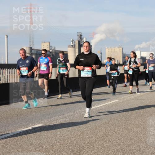 03.10.2025 - Köhlbrandbrückenlauf Lena Gebhardt http://msf.ph/oto/9089846 03.10.2025 10:07:22 Position 2 1908, 2534 meine-sportfotos.de