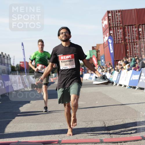 03.10.2025 - Köhlbrandbrückenlauf Jannik Wohlers http://msf.ph/oto/9089853 03.10.2025 12:53:41 Ziel 4043, 4155, 6085, 6624 meine-sportfotos.de