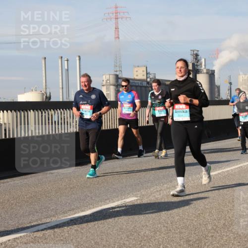 03.10.2025 - Köhlbrandbrückenlauf Lena Gebhardt http://msf.ph/oto/9089861 03.10.2025 10:07:22 Position 2 2534 meine-sportfotos.de