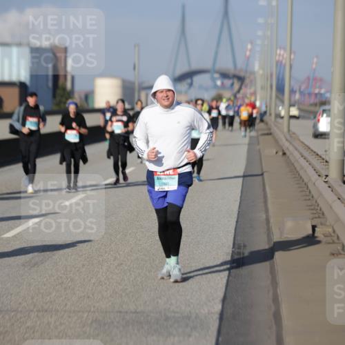 03.10.2025 - Köhlbrandbrückenlauf Jannik Wohlers http://msf.ph/oto/9089866 03.10.2025 10:10:02 Position 3 1927, 7711 meine-sportfotos.de