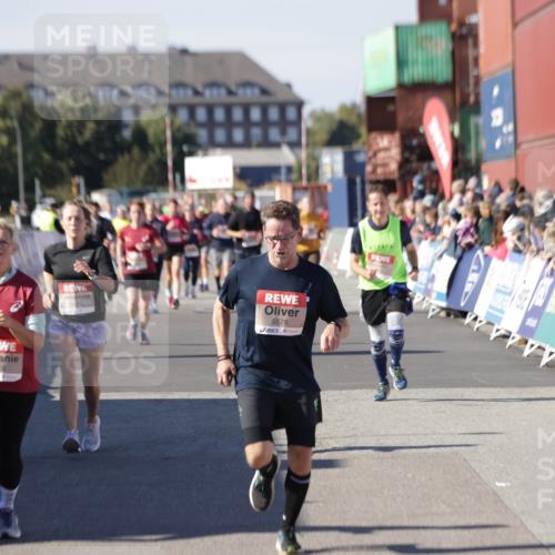 03.10.2025 - Köhlbrandbrückenlauf Jannik Wohlers http://msf.ph/oto/9089868 03.10.2025 13:19:26 Ziel 4593, 4691, 4725, 4828, 4971, 4996, 5009, 5405, 5443, 5451, 5578, 5853, 6057, 6225, 6226, 6230, 6576, 6753, 6776 meine-sportfotos.de