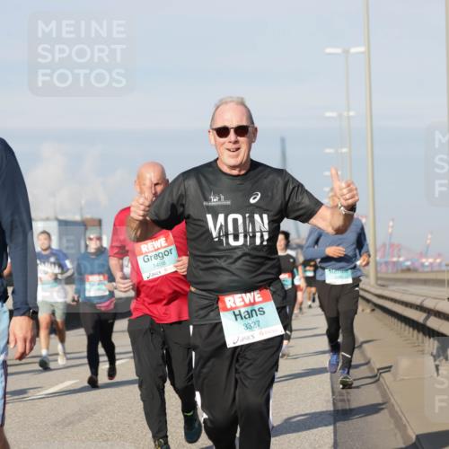 03.10.2025 - Köhlbrandbrückenlauf Jannik Wohlers http://msf.ph/oto/9089877 03.10.2025 09:58:46 Position 3 3796, 1498, 3327 meine-sportfotos.de