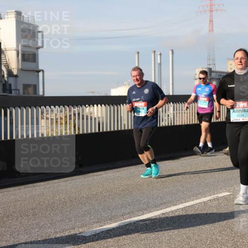 03.10.2025 - Köhlbrandbrückenlauf Lena Gebhardt http://msf.ph/oto/9089885 03.10.2025 10:07:22 Position 2 2534 meine-sportfotos.de