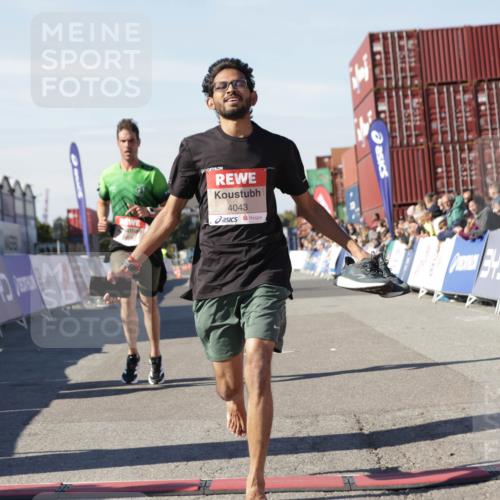 03.10.2025 - Köhlbrandbrückenlauf Jannik Wohlers http://msf.ph/oto/9089887 03.10.2025 12:53:41 Ziel 4043, 4155, 6085, 6624 meine-sportfotos.de
