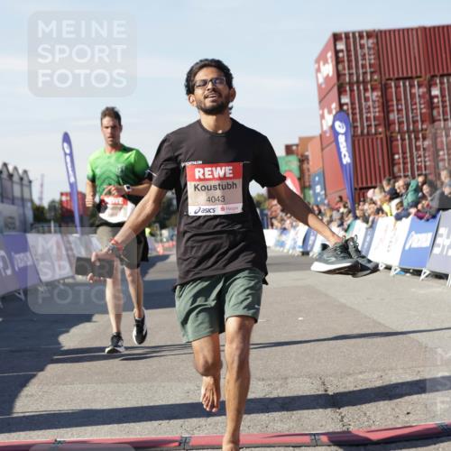 03.10.2025 - Köhlbrandbrückenlauf Jannik Wohlers http://msf.ph/oto/9089897 03.10.2025 12:53:41 Ziel 4043, 4155, 6085, 6624 meine-sportfotos.de
