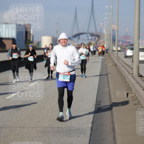 03.10.2025 - Köhlbrandbrückenlauf Jannik Wohlers http://msf.ph/oto/9089899 03.10.2025 10:10:02 Position 3 1927, 7117 meine-sportfotos.de