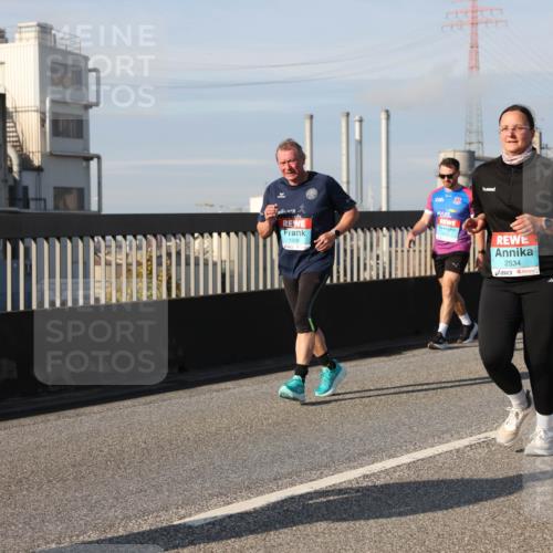 03.10.2025 - Köhlbrandbrückenlauf Lena Gebhardt http://msf.ph/oto/9089902 03.10.2025 10:07:23 Position 2 1908, 6, 2534 meine-sportfotos.de