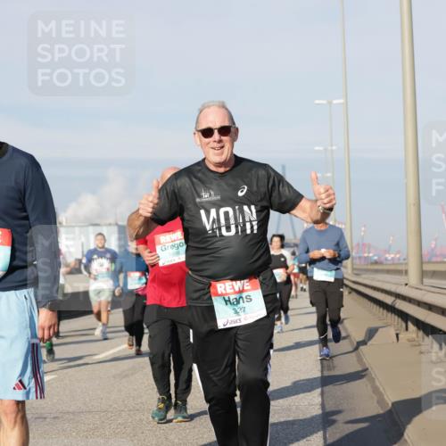 03.10.2025 - Köhlbrandbrückenlauf Jannik Wohlers http://msf.ph/oto/9089927 03.10.2025 09:58:46 Position 3 3796, 1498, 327 meine-sportfotos.de