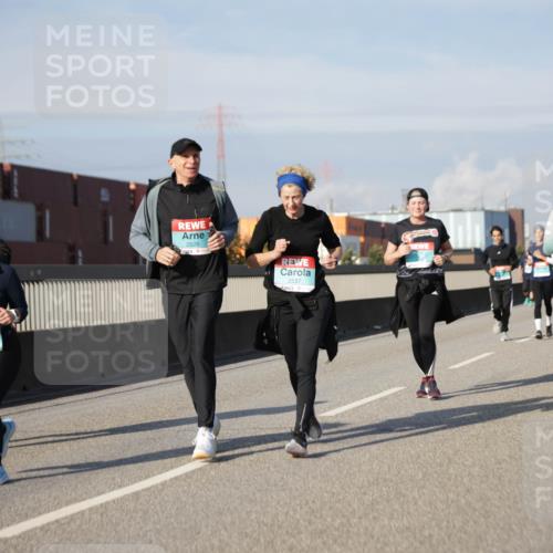 03.10.2025 - Köhlbrandbrückenlauf Jannik Wohlers http://msf.ph/oto/9089940 03.10.2025 10:10:09 Position 3 2375, 2526, 2557 meine-sportfotos.de