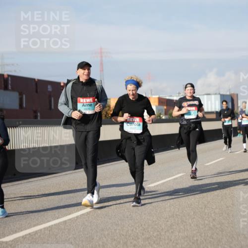 03.10.2025 - Köhlbrandbrückenlauf Jannik Wohlers http://msf.ph/oto/9089947 03.10.2025 10:10:09 Position 3 2375, 2526, 2557 meine-sportfotos.de