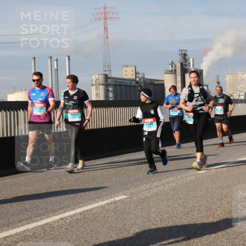 03.10.2025 - Köhlbrandbrückenlauf Lena Gebhardt http://msf.ph/oto/9089958 03.10.2025 10:07:24 Position 2 522, 3077, 2115 meine-sportfotos.de