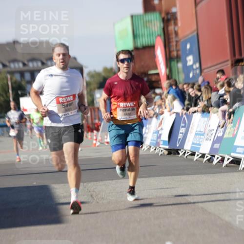 03.10.2025 - Köhlbrandbrückenlauf Jannik Wohlers http://msf.ph/oto/9089963 03.10.2025 12:53:45 Ziel 4043, 6085, 6422, 6624 meine-sportfotos.de