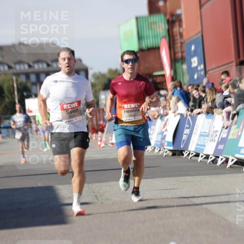 03.10.2025 - Köhlbrandbrückenlauf Jannik Wohlers http://msf.ph/oto/9089972 03.10.2025 12:53:45 Ziel 4043, 6085, 6422, 6624 meine-sportfotos.de