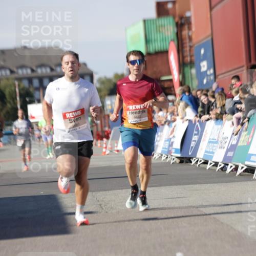 03.10.2025 - Köhlbrandbrückenlauf Jannik Wohlers http://msf.ph/oto/9089983 03.10.2025 12:53:45 Ziel 4043, 6085, 6422, 6624 meine-sportfotos.de