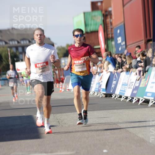 03.10.2025 - Köhlbrandbrückenlauf Jannik Wohlers http://msf.ph/oto/9089993 03.10.2025 12:53:45 Ziel 4043, 6085, 6422, 6624 meine-sportfotos.de