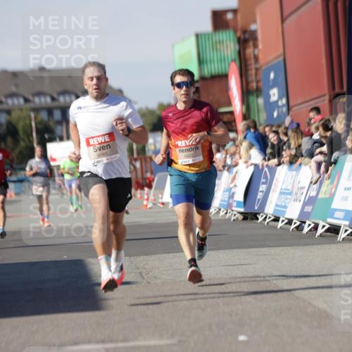 03.10.2025 - Köhlbrandbrückenlauf Jannik Wohlers http://msf.ph/oto/9090002 03.10.2025 12:53:45 Ziel 4043, 6085, 6422, 6624 meine-sportfotos.de