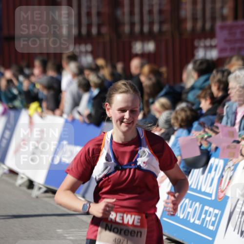 03.10.2025 - Köhlbrandbrückenlauf Jannik Wohlers http://msf.ph/oto/9090005 03.10.2025 13:19:28 Ziel 4593, 4691, 4971, 5009, 5405, 5443, 5451, 5578, 6057, 6230, 6576, 6753, 6776 meine-sportfotos.de