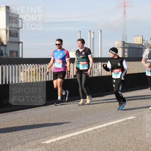 03.10.2025 - Köhlbrandbrückenlauf Lena Gebhardt http://msf.ph/oto/9090009 03.10.2025 10:07:25 Position 2 3077, 1896 meine-sportfotos.de