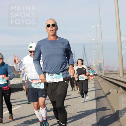 03.10.2025 - Köhlbrandbrückenlauf Jannik Wohlers http://msf.ph/oto/9090011 03.10.2025 09:58:49 Position 3 2079, 2246, 2929 meine-sportfotos.de
