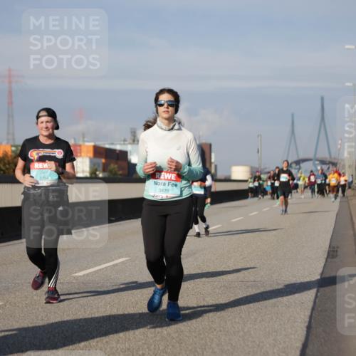 03.10.2025 - Köhlbrandbrückenlauf Jannik Wohlers http://msf.ph/oto/9090012 03.10.2025 10:10:10 Position 3 3754, 3476 meine-sportfotos.de