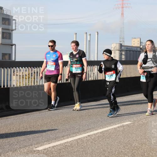 03.10.2025 - Köhlbrandbrückenlauf Lena Gebhardt http://msf.ph/oto/9090016 03.10.2025 10:07:25 Position 2 3076, 3077, 2115 meine-sportfotos.de