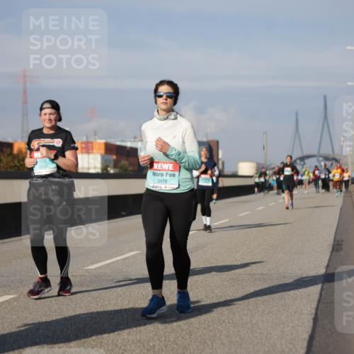 03.10.2025 - Köhlbrandbrückenlauf Jannik Wohlers http://msf.ph/oto/9090022 03.10.2025 10:10:10 Position 3 3754, 3476 meine-sportfotos.de